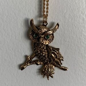 New vintage horned owl  Bird pendant necklace (green eyes, gold brass)